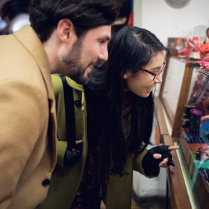 關於我們 happy couple standing at the gift counter in the supermarket